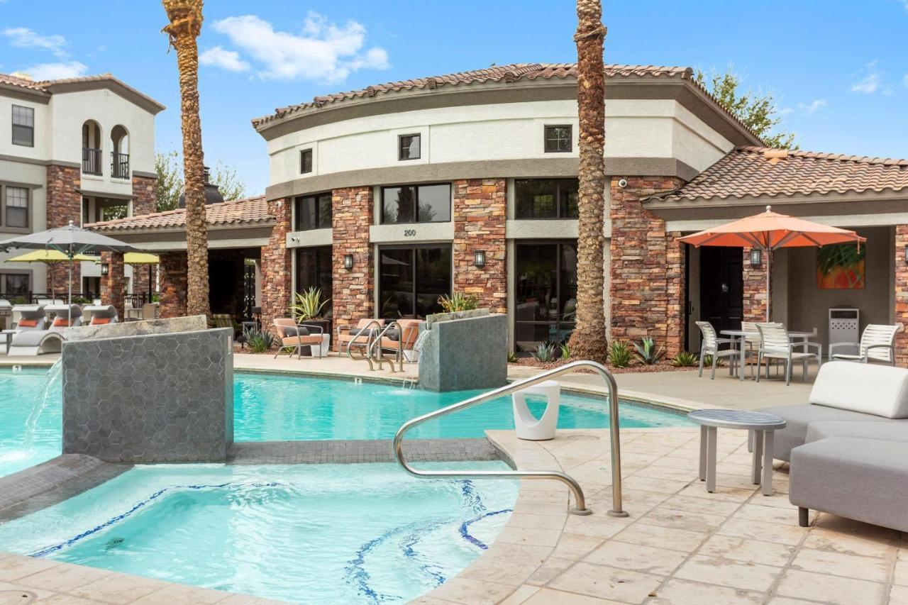 Cozysuites Glendale By The Stadium With Pool 03 Bagian luar foto