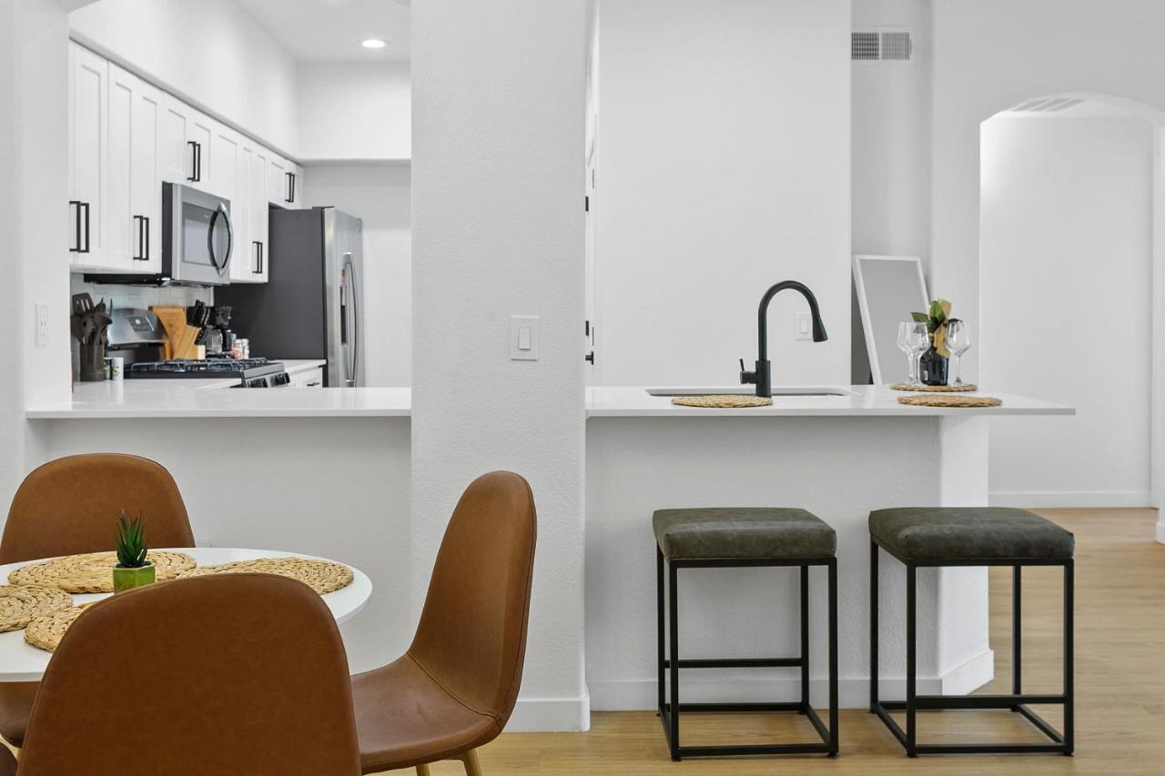 Cozysuites Glendale By The Stadium With Pool 03 Bagian luar foto