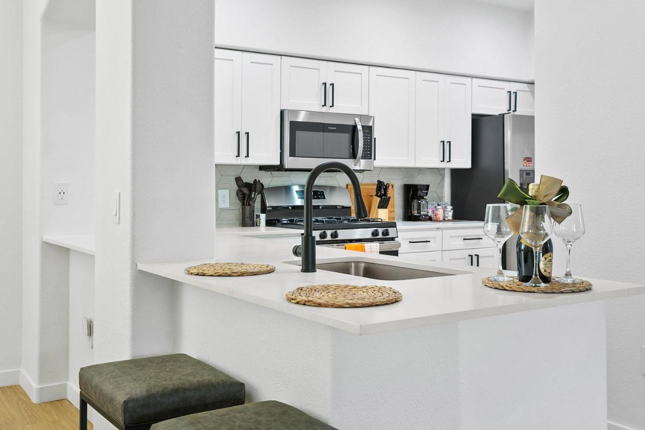 Cozysuites Glendale By The Stadium With Pool 03 Bagian luar foto